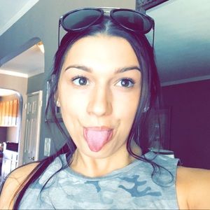 Meet your Posher, Danielle